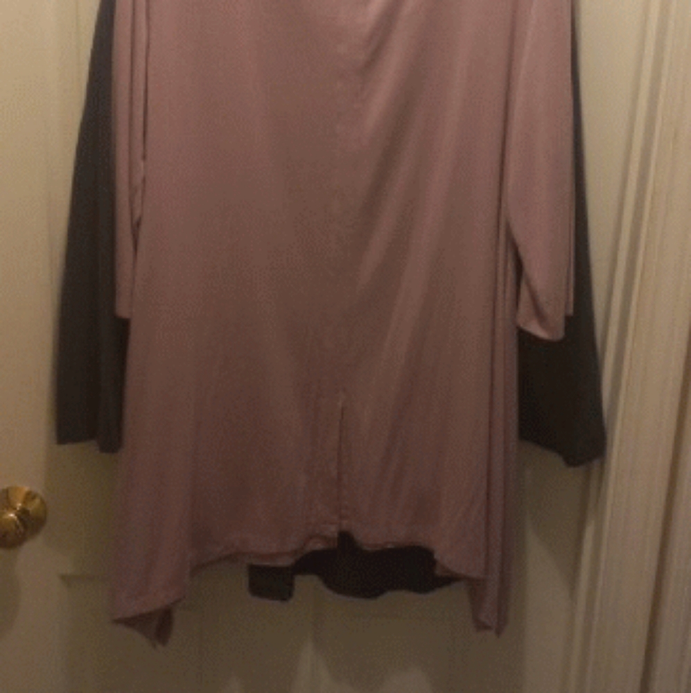 Tops - Picture 2 of 10